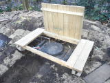 ウッドデッキの下に、雨水貯留タンク設置